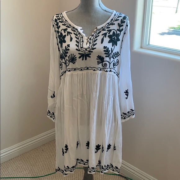 Ace Fashion Dresses & Skirts - Floral Embroidered Cream Tunic/Top - XL